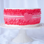 Торт ко Дню Святого Валентина - сердце с рюшами